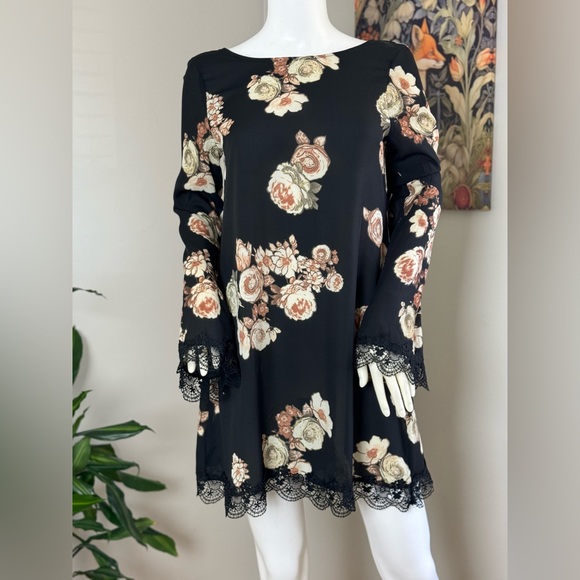 Forever 21 Contemporary Black Floral Lace Dress Size Small - Picture 6 of 13